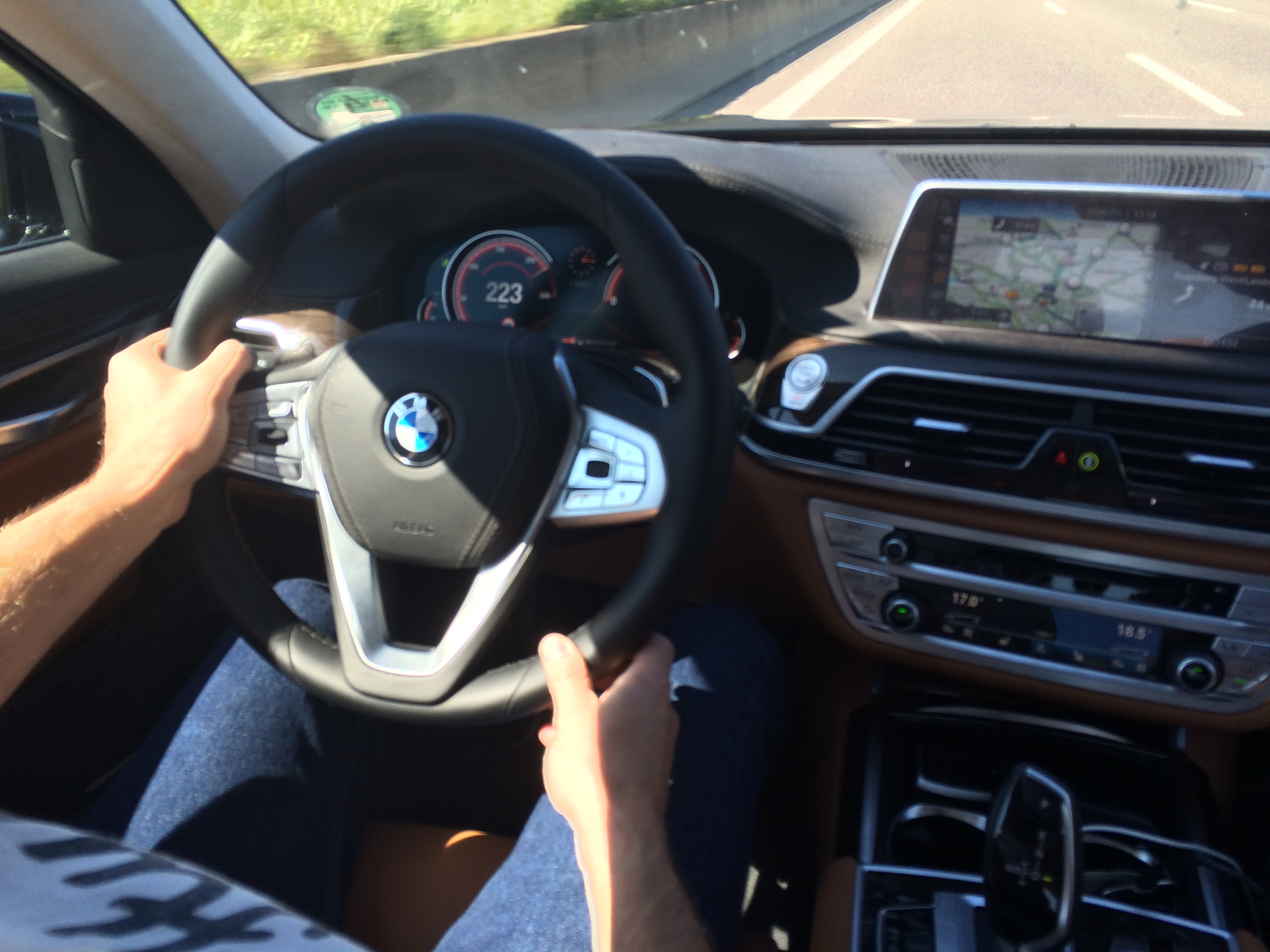 730d på tyska Autobahn — BMW fyller 100, München 2016