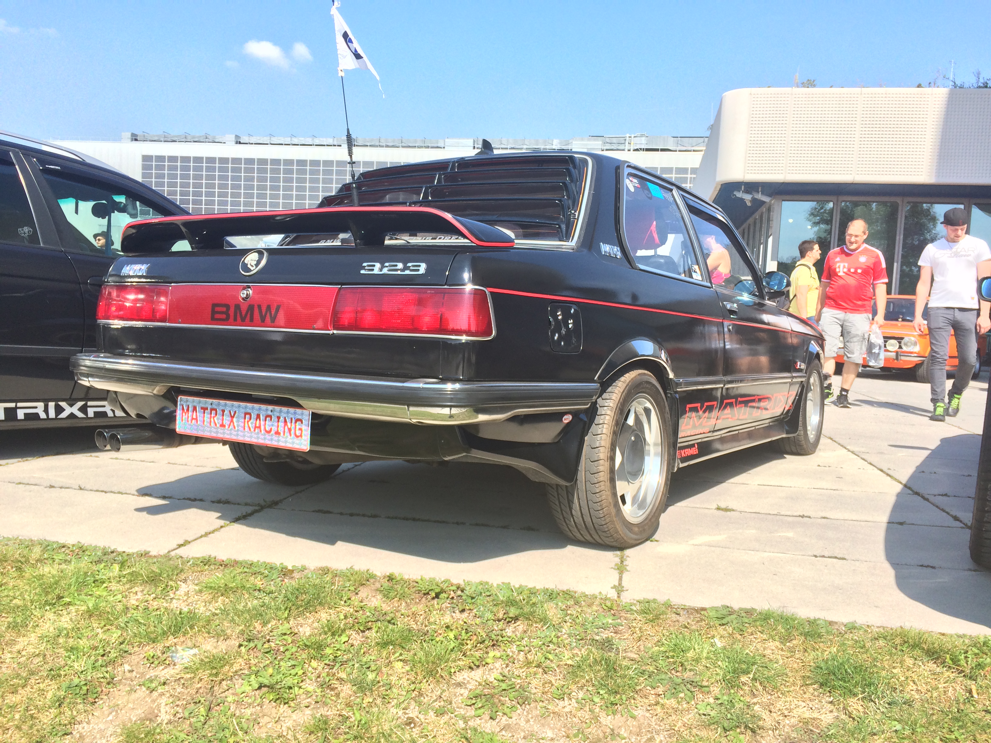 Klassiska BMW utanför museet