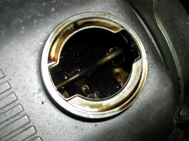 Kontroll av oljepåfyllningslocket