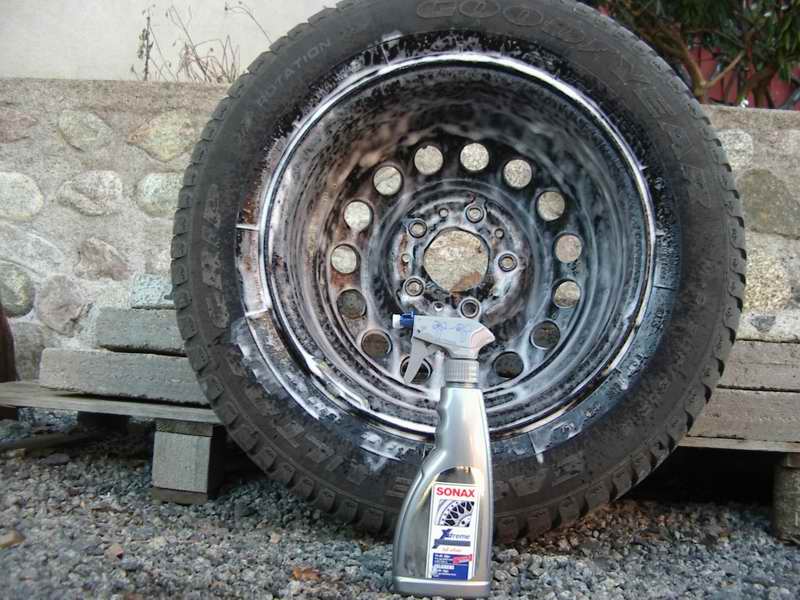 Sonax X-streme fälgrengöring applicerad