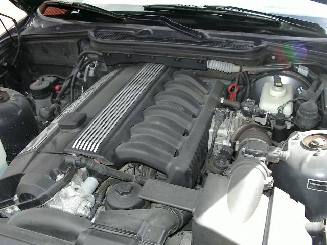 Palles skitiga motorrum - före