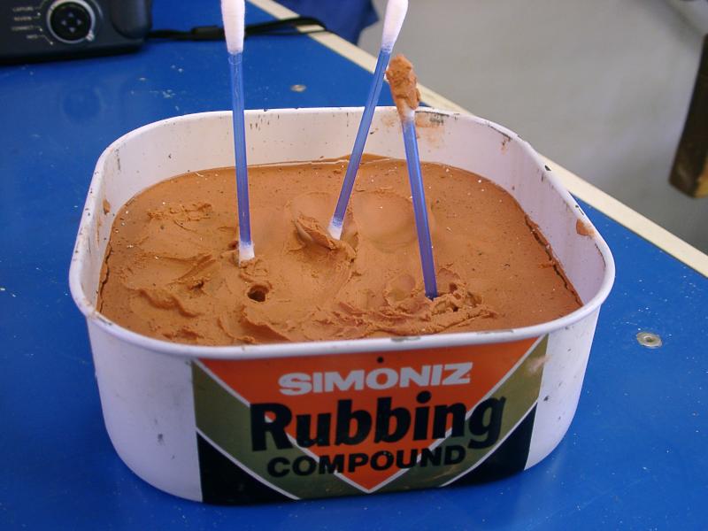 Tops och Rubbing för grova repor