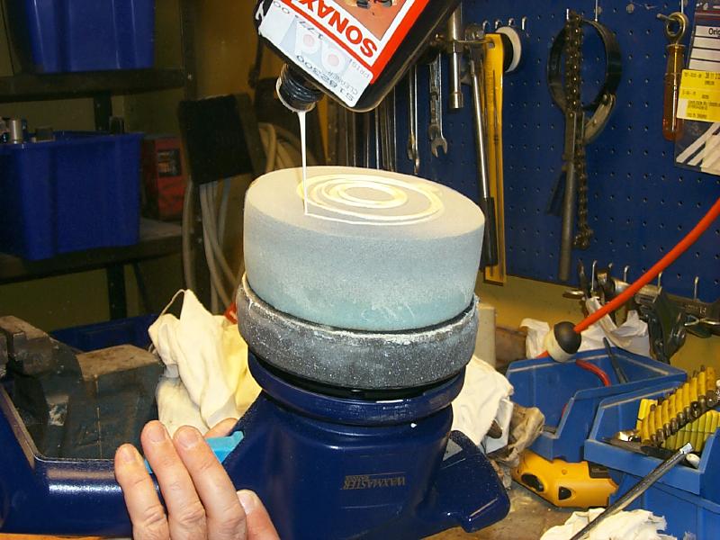 Applicering av cleaner på rondellen