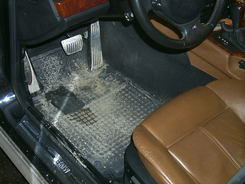 Smutsigt förarplatsgolv