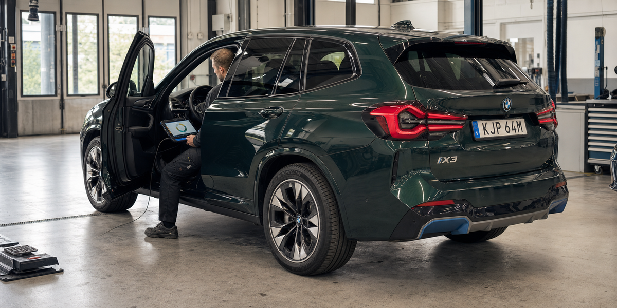 BMW iX3 G08 vid batterihälsokontroll med diagnossystem