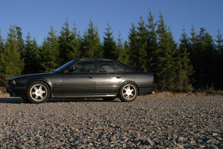 BMW i sidoprofil med alternativ beskärning från ännu lägre vinkel