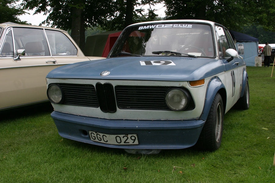 BMW fotograferad i jämnt, mulet ljus