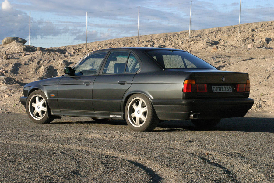 BMW närbild som visar karossens detaljer