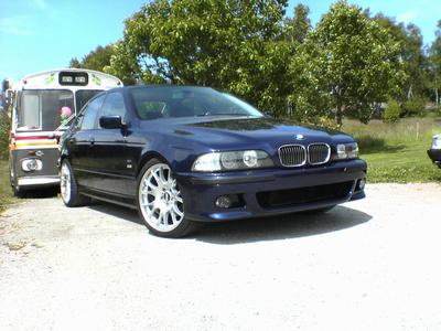 19" BBS Challenge 10" 275/30, 8.5" 245/35
Tvärribban inte monterad och plastgallret ersatt av alumi [...]