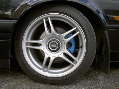16" och blåa ok :-)... Förra ägaren hade pysslat om den lite