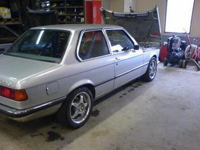 BMW 323 -79