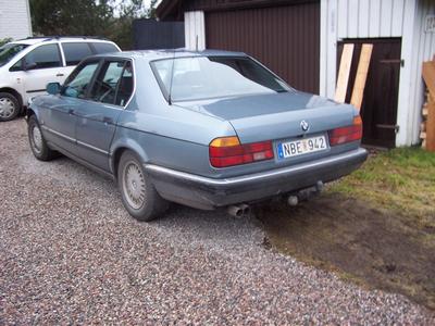 En bild bakifrån, också skitig. Bilen blir skitig på 2 mil, hehe.