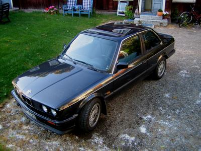 BMW 323i Exclusive -86