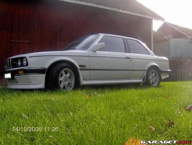 BMW 323i -84