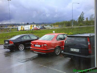 Min och några av kollegarnas bilar