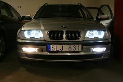 Till vänster: Standardlampa i dimljuset
Till höger: MTEC Cosmos Blue 4750K
En viss skillnad :)
