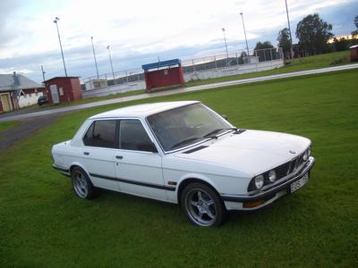BMW 528i -85