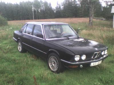 BMW 528i -83