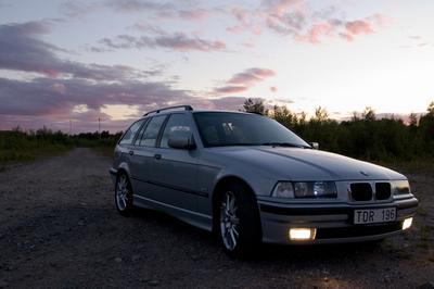 Mina första bilder på bilen sen jag köpte den, tvättad för kanske 2 dagar sen, men det sitter lite m [...]