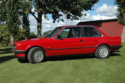 BMW 320 -87