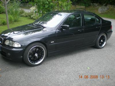 BMW 330i sedan -01