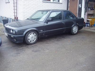 BMW 320i -88