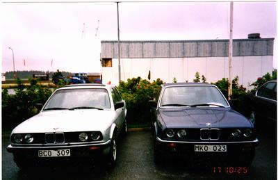 Min inbytes 320i -85 på dagen då 320i -86 skulle hämtas ut. Facelift på -86:an därav bytet...