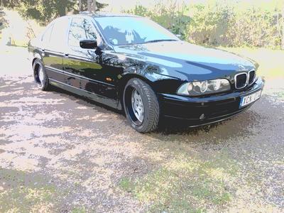 BMW 530i Sedan -01