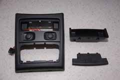 Montera förvaringsfack och strömuttag BMW E91