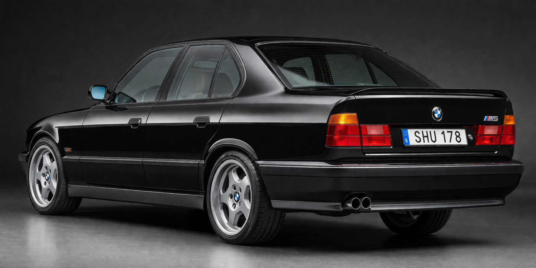 BMW E34 M5 4-d sedan bakifrån