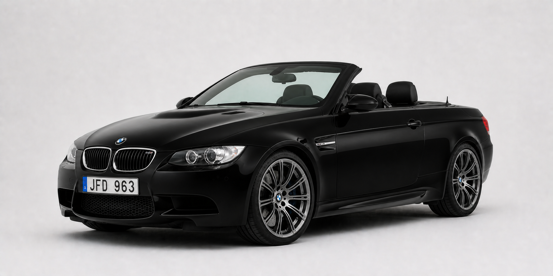 BMW E93 M3 2-d cabriolet framifrån