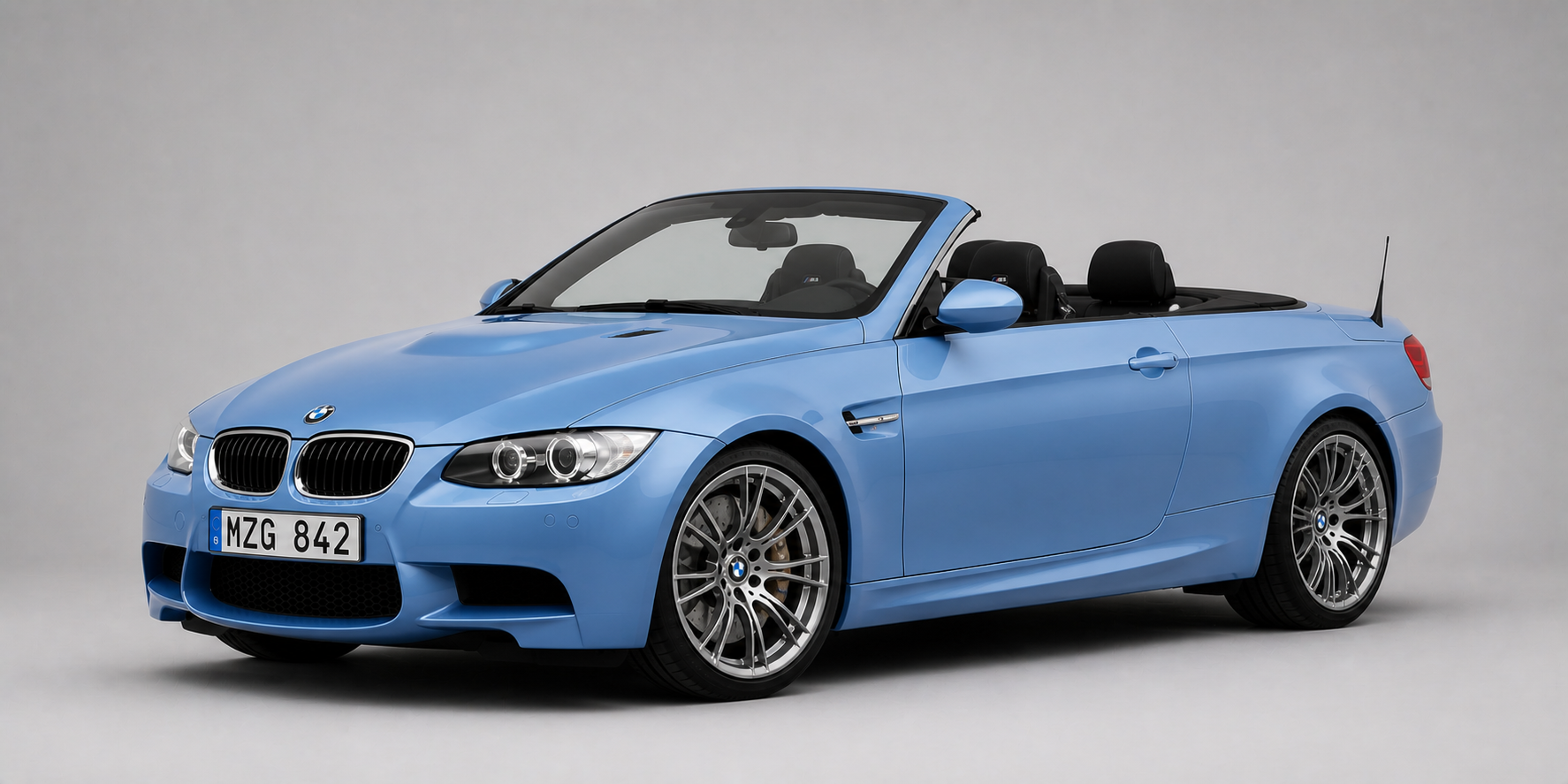 BMW E93 M3 2-d cabriolet framifrån