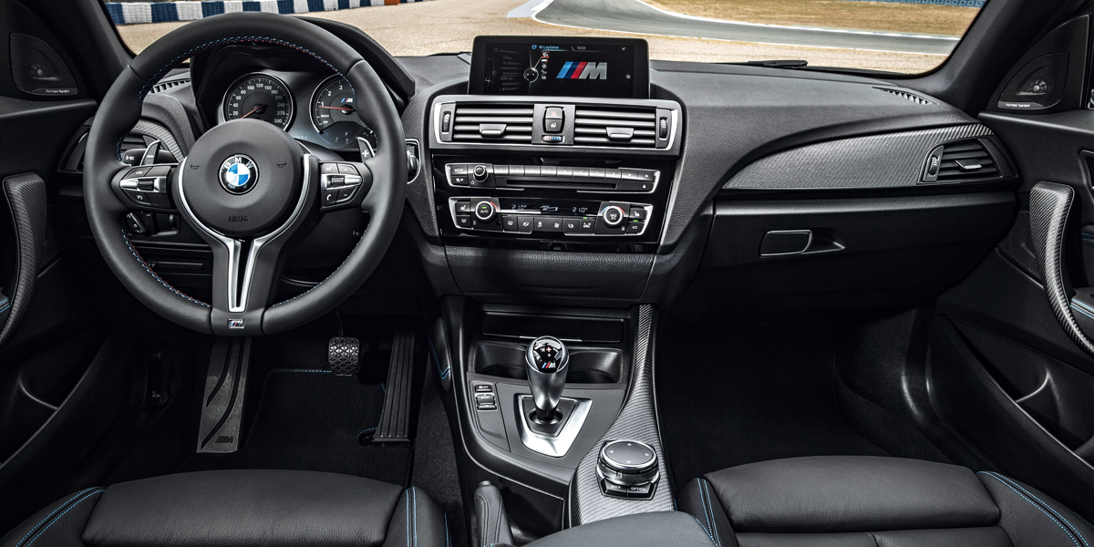 BMW F87 interiör