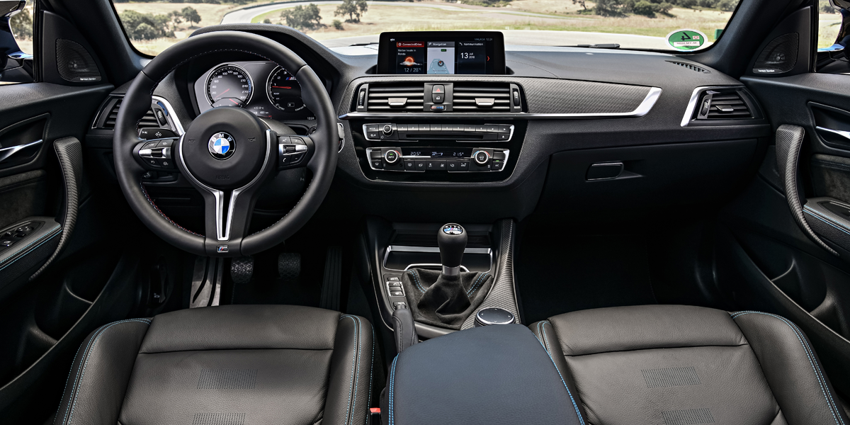BMW F87 interiör