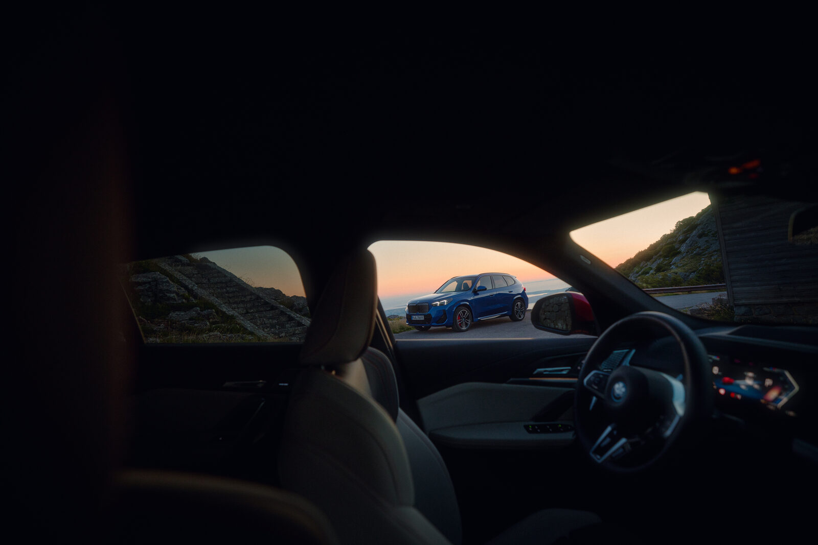 BMW iX1 — uppdaterad med kiselkarbid-teknik våren 2026