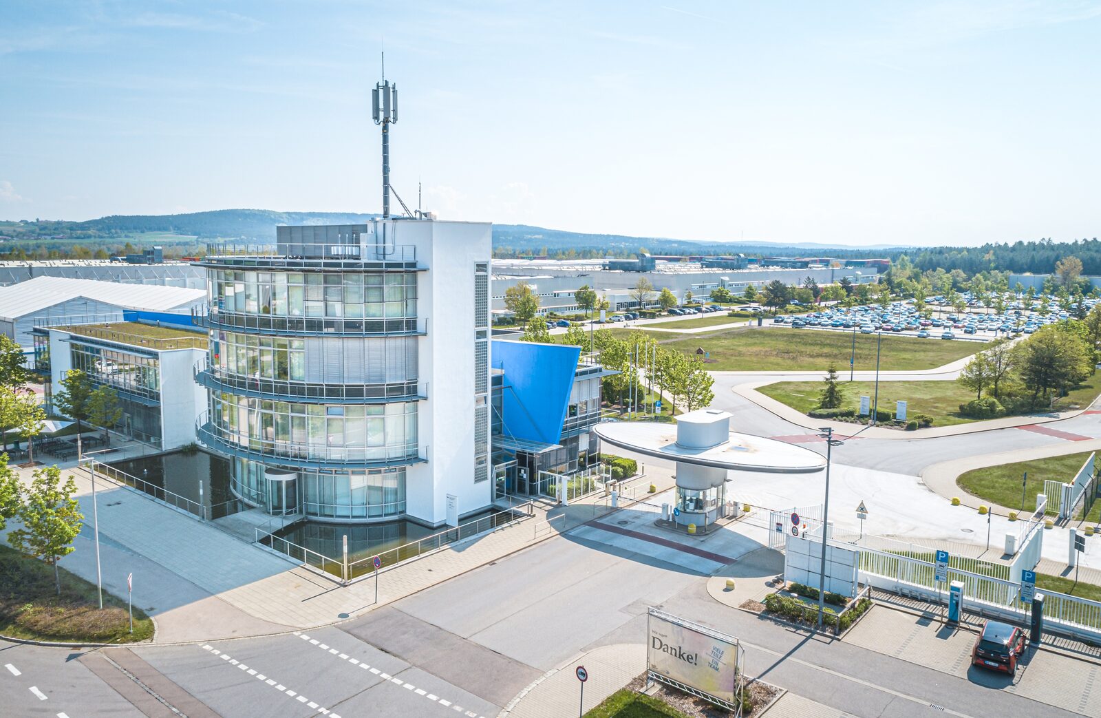 BMW Group Werk Wackersdorf — huvudbyggnaden