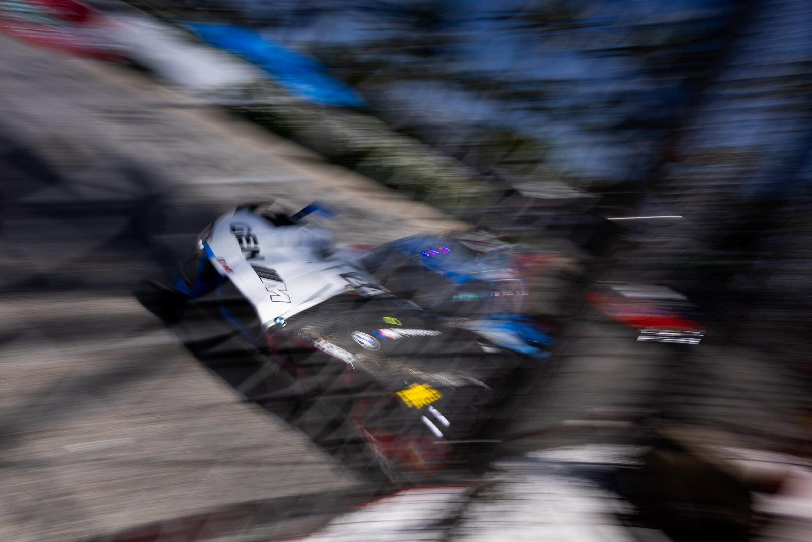 BMW M Hybrid V8 #24 för BMW M Team WRT på Long Beach street circuit