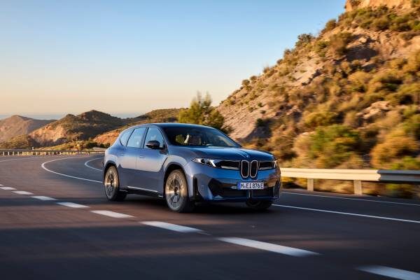 BMW iX3 Neue Klasse — interiör med BMW Panoramic iDrive