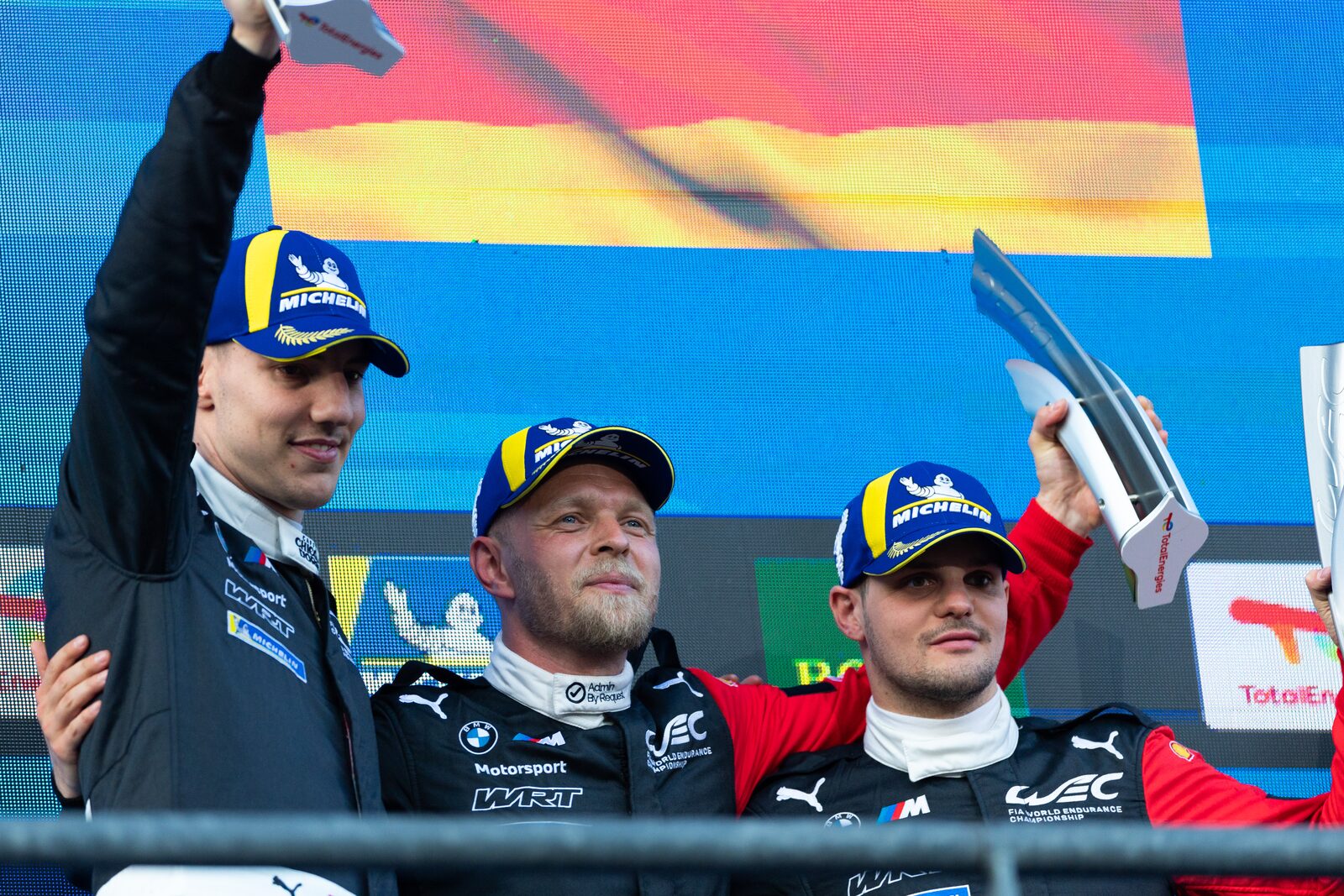 BMW M Team WRT firar dubbelsegern i depån vid Spa-Francorchamps