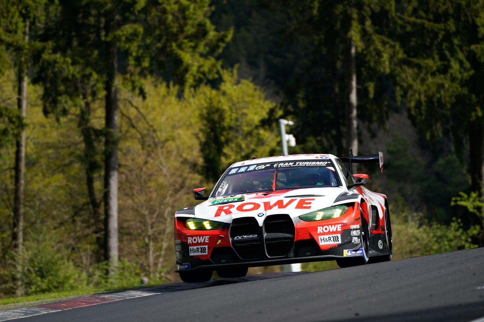 ROWE Racing BMW M4 GT3 EVO #1 i röd-vit dekor