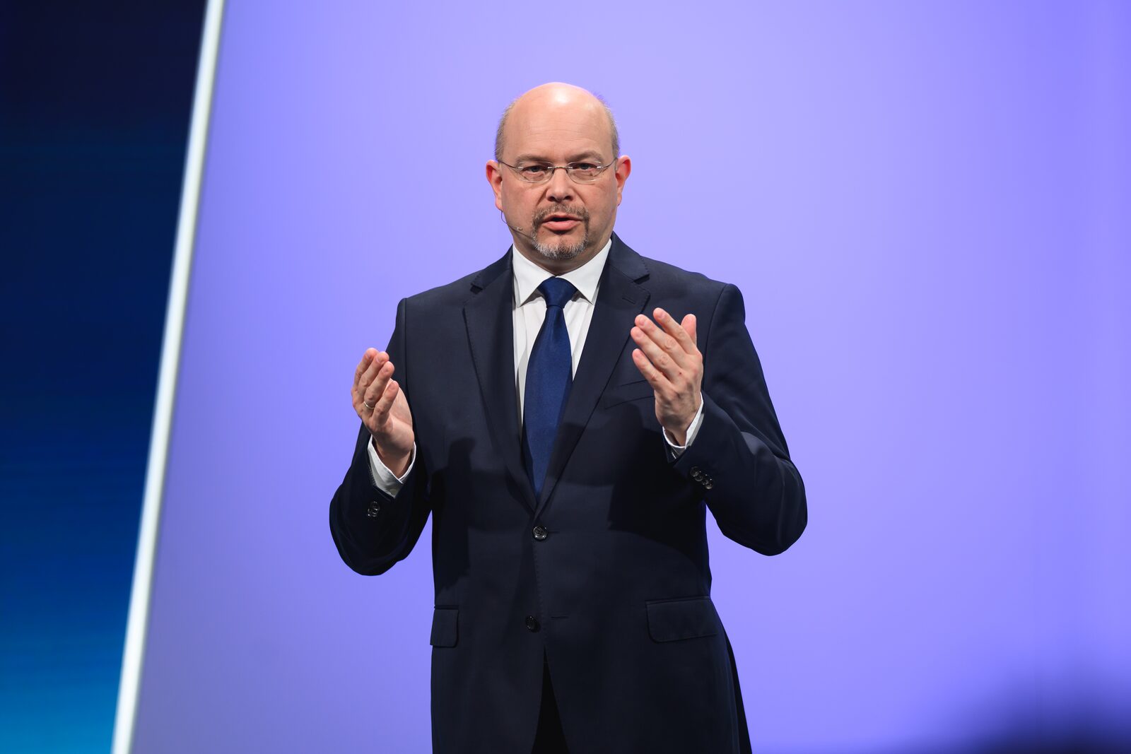 BMW:s CFO Walter Mertl talar på årsstämman i München