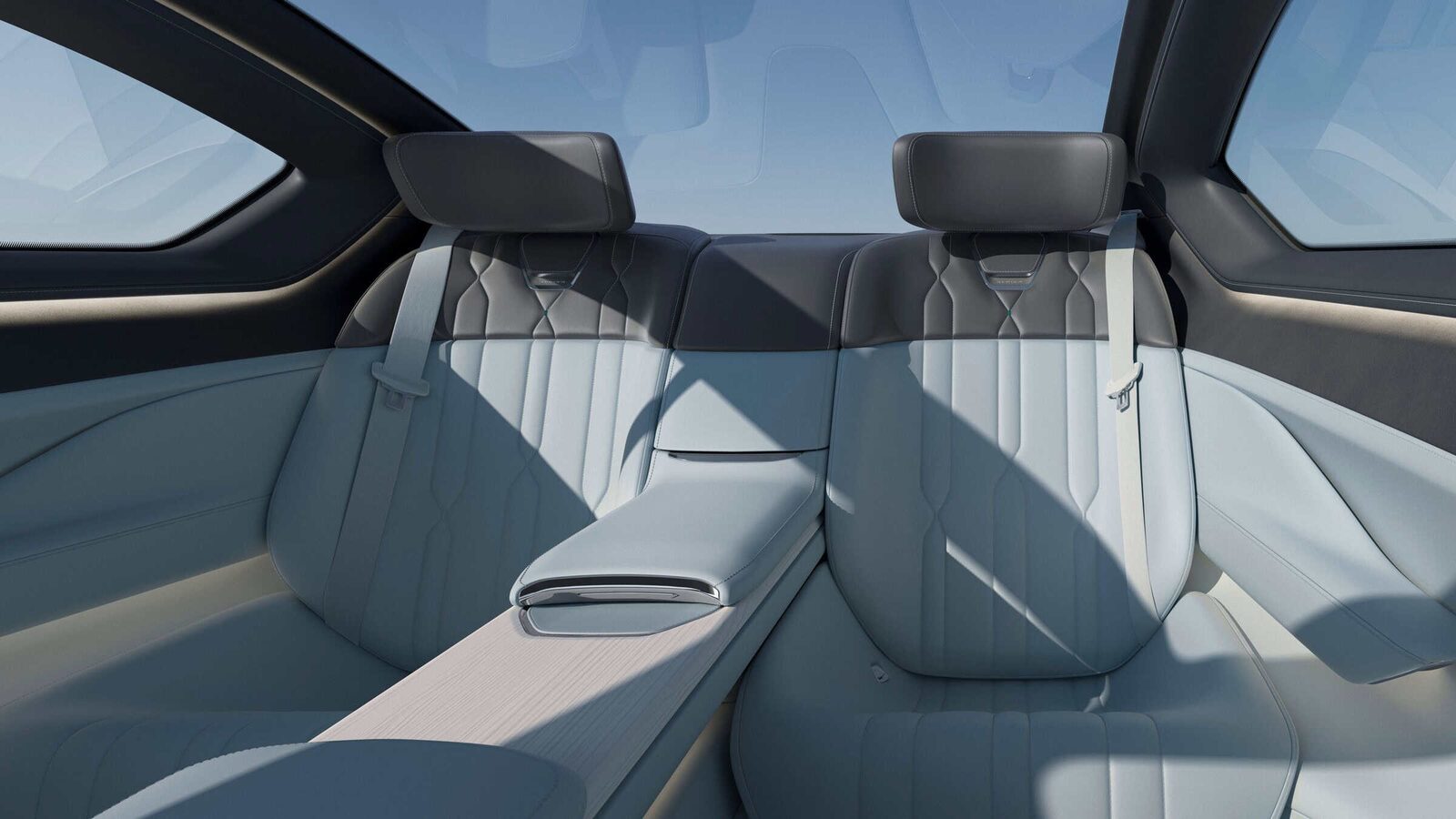 Vision BMW ALPINA — exteriörfärg i blå ton med BMW Panoramic iDrive och passagerarskärm i instrumentpanelen