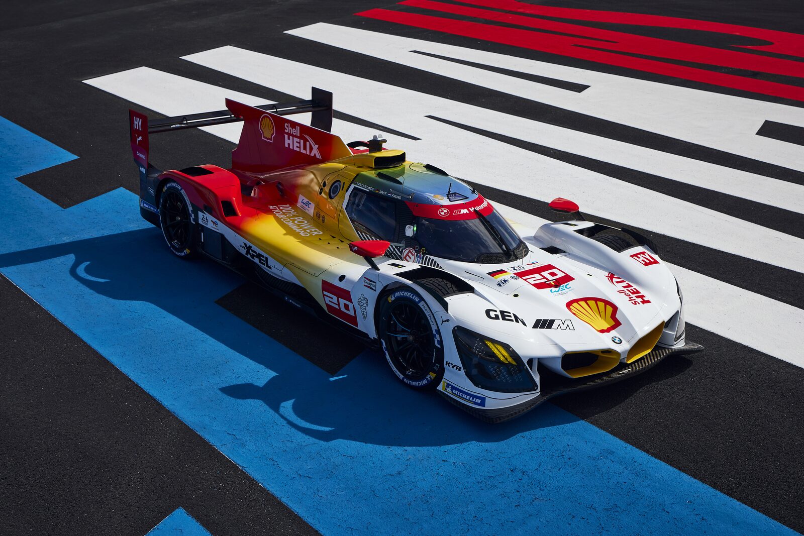 BMW M Hybrid V8 nummer 20 på Circuit de la Sarthe under Le Mans-testdagen 2026
