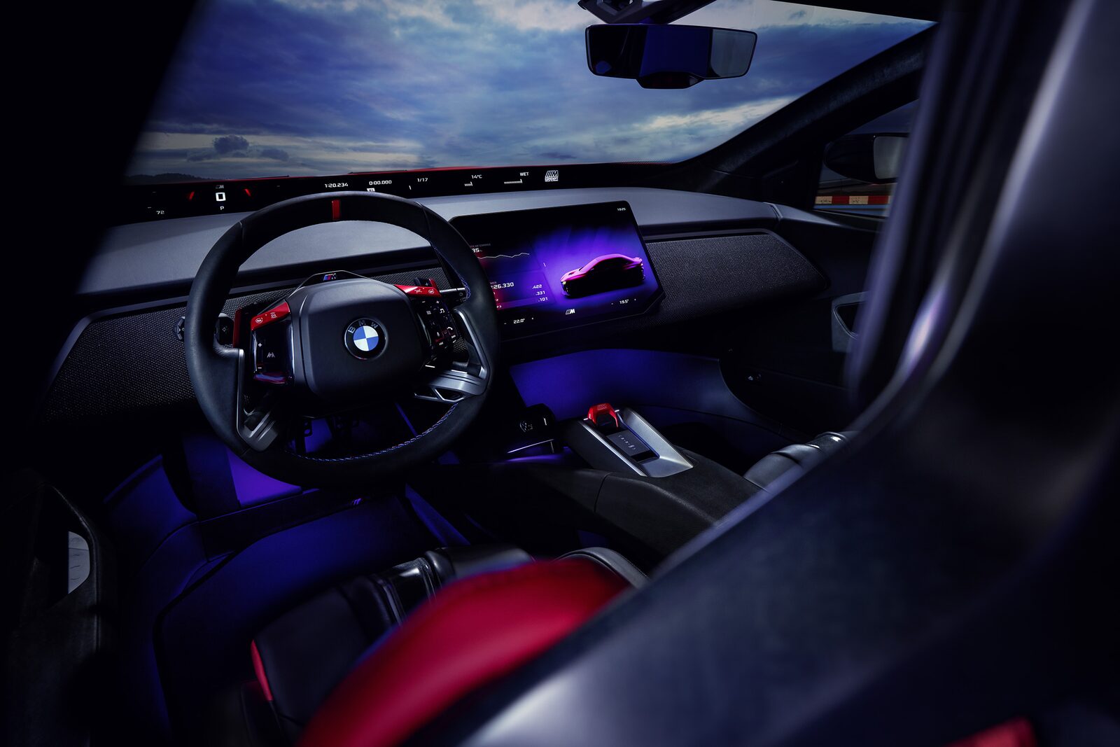 Förarmiljön i BMW M Concept Neue Klasse med M-ratt och digitala skärmar