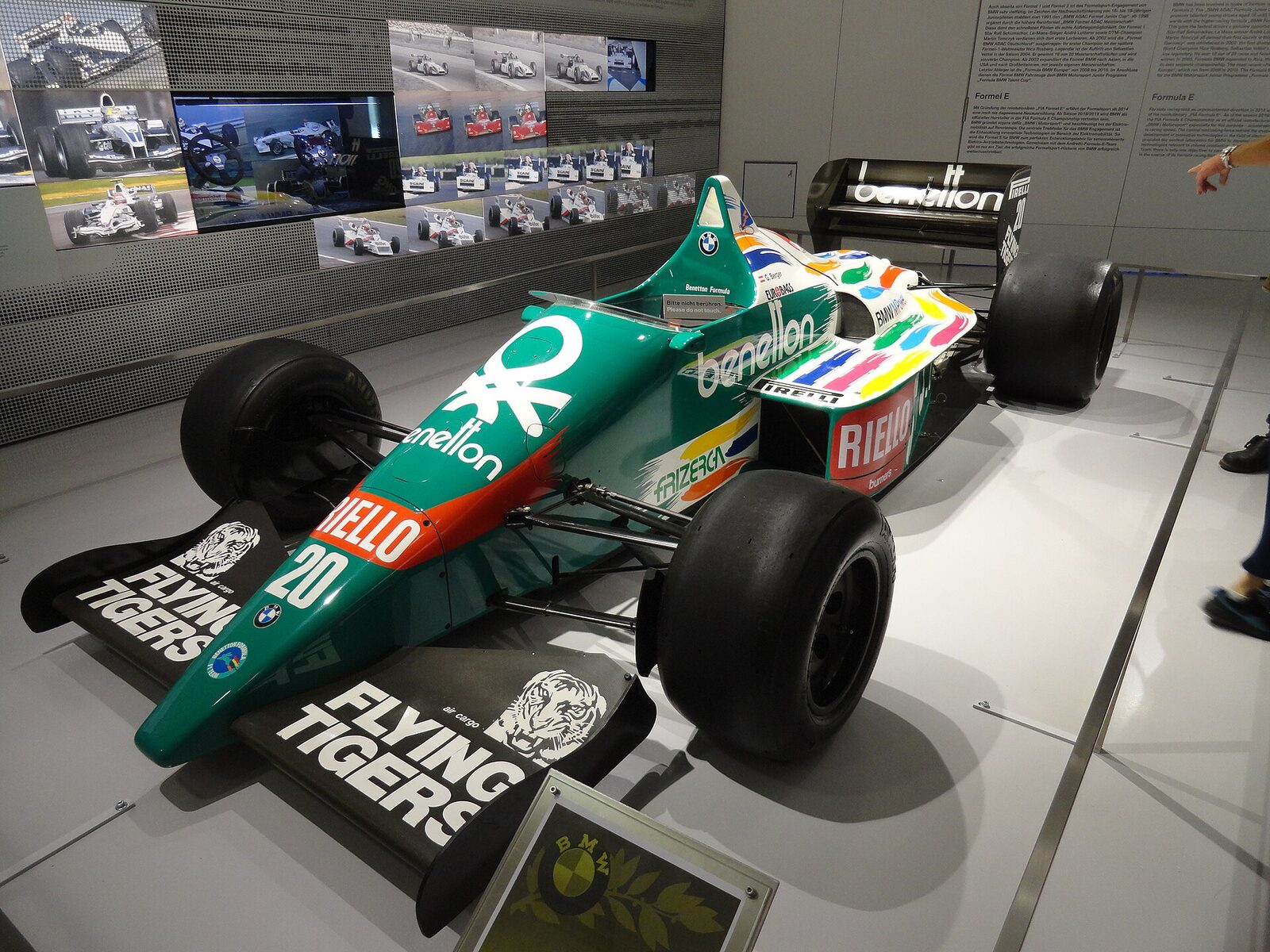 Benetton BMW B186 Formel 1-bil i BMW Museum, Gerhard Bergers nummer 20