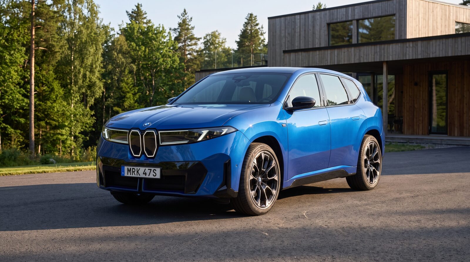 Ny BMW iX3 Neue Klasse i svensk miljö