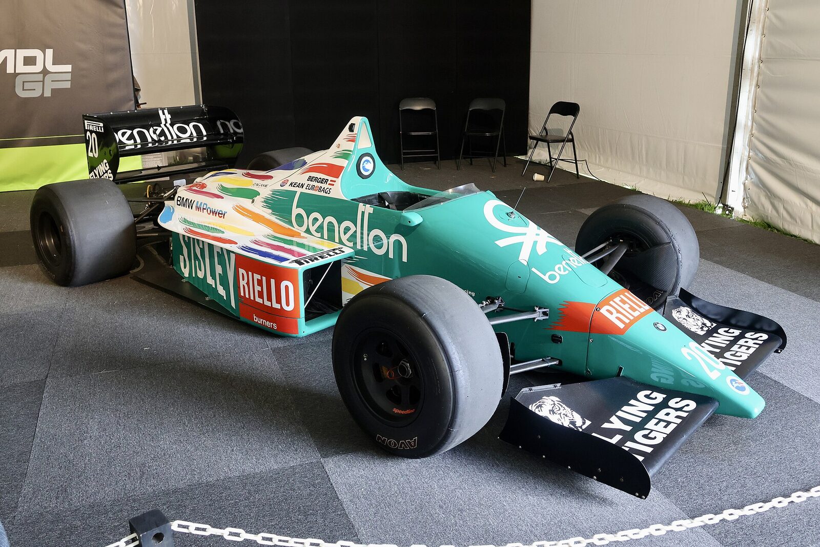 Benetton B186 i Gerhard Bergers färgställning
