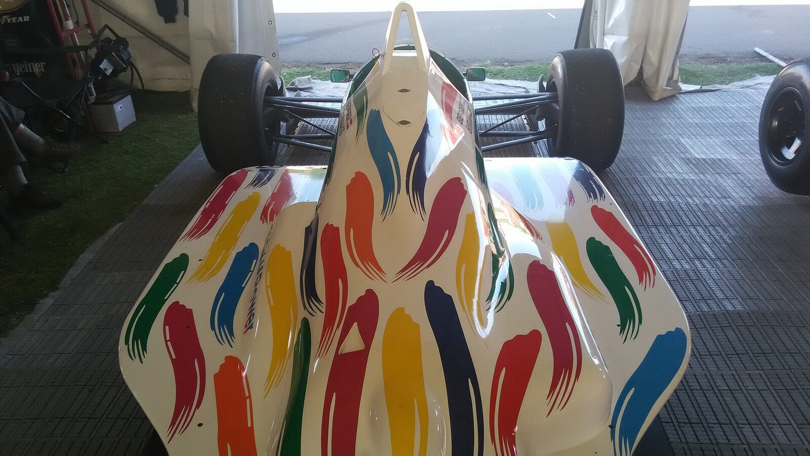 Motorkåpa med BMW-text på Benetton B186:s turbomotor