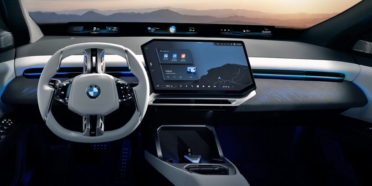 Interiör i BMW iX3 Neue Klasse med Panoramic Vision och central pekskärm