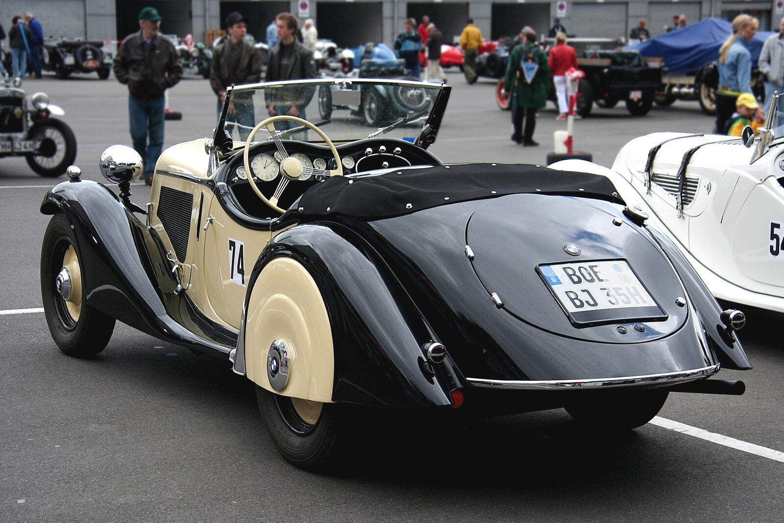 BMW 315/1 från 1935 i svart och elfenbensvitt